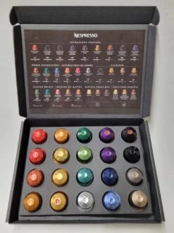 Koffie Proeverij Pakket Met 20 Stuks Verschillende Smaken En Mystery Card 'Enjoy The Sweet Moment' Met Persoonlijke (video) Boodschap | Verjaardag | Sinterklaas | Kerstpakket | Vaderdag | Moederdag | Jubileum | Valentijnsdag -Koffie Apparatuur 899x1200 10