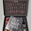 Koffie Proeverij Pakket Met 20 Stuks Verschillende Smaken En Mystery Card 'Enjoy The Sweet Moment' Met Persoonlijke (video) Boodschap | Verjaardag | Sinterklaas | Kerstpakket | Vaderdag | Moederdag | Jubileum | Valentijnsdag -Koffie Apparatuur 899x1200 9