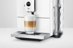 JURA ENA 8 Full Nordic White (EC) Met €54 Gratis Koffie én 2+1 Jaar Extra Garantie -Koffie Apparatuur Jura ena 8 ec nordic white koffiedrank