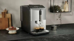 Siemens EQ.300 - Licht Zilver - TF303E01 Met €33 Gratis Koffie -Koffie Apparatuur Siemens EQ300 koffiemachine TF303E01 licht zilver kopjes