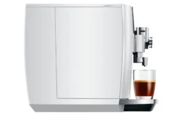 JURA J8 Piano White (EA) Met €78 Gratis Koffie én 2+1 Jaar Extra Garantie -Koffie Apparatuur jura j8 piano white koffiemachine zijkant e411180d 490e 4c5e b650 94fe84ca7298