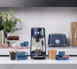 Sage Bambino - Damson Blue -Koffie Apparatuur sage bambino damson blue espresso machine keuken